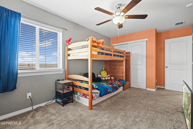 Building Photo - 212 S Manzanita Dr