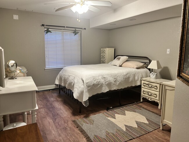 Building Photo - 2135 Meadowlark Pl