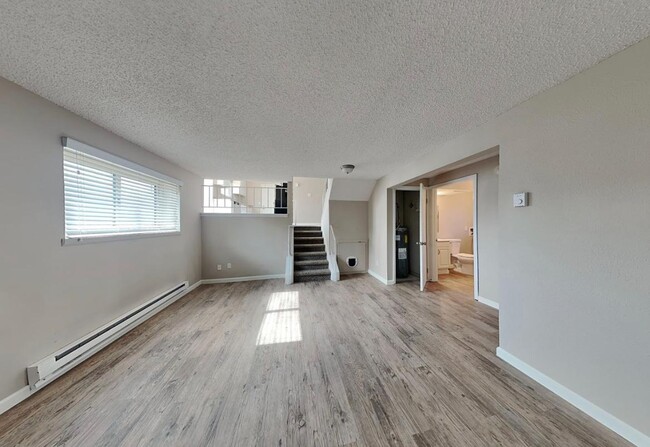 Building Photo - 10964 Elm Dr