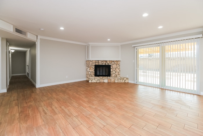 Building Photo - 525 E Geneva Dr