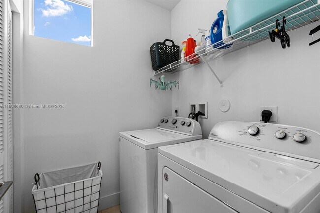 Building Photo - 10330 NW 68th St