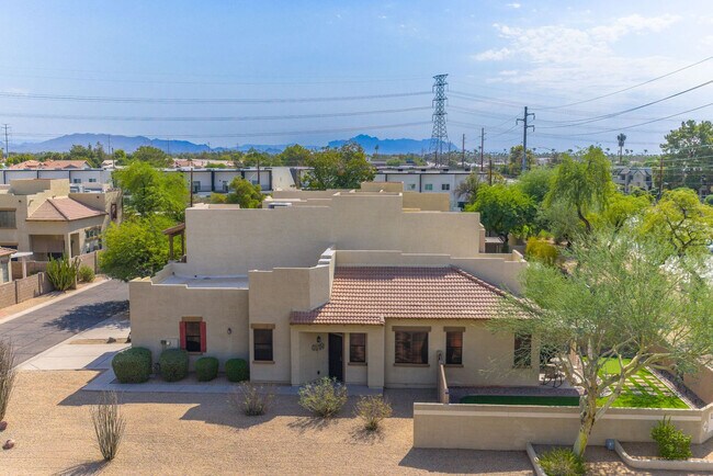 Building Photo - 3422 E University Dr
