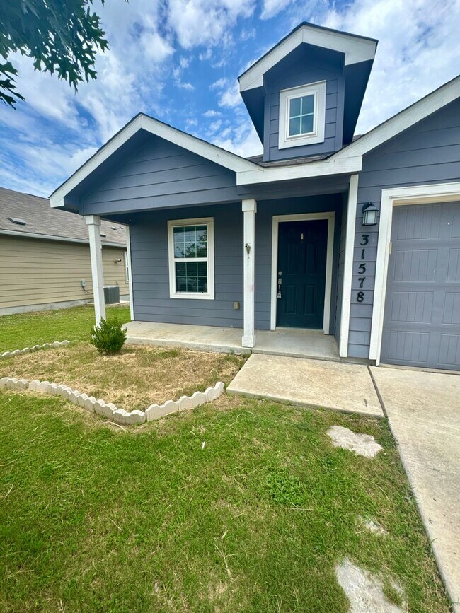 Building Photo - AVAILABLE IN BULVERDE!  In Hidden Trails S...