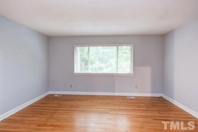 Building Photo - 205 Sunrise Ln