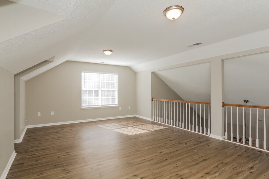 Building Photo - 4714 Saxonbury Way