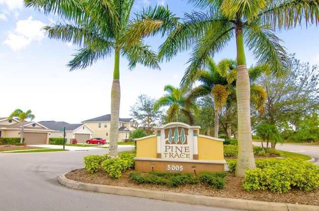 Building Photo - 5600 NW Pine Trail Cir