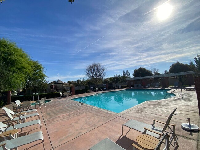 Building Photo - Gated Community of Grand Island in Seven Oaks 2 BD 2 BA Gorgeous House