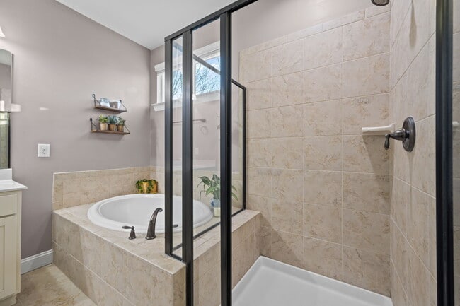 Building Photo - 115 Hampton Dr