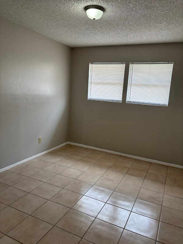 Building Photo - 230 Schmeltzer Ln