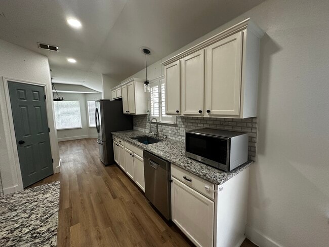 Building Photo - 7822 Bur Oak Way