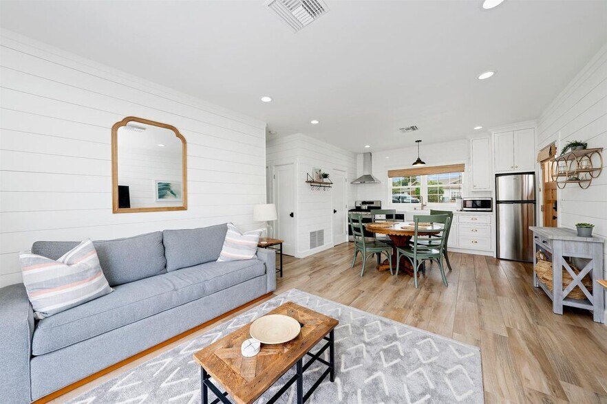 Building Photo - 2103 Loquat Pl