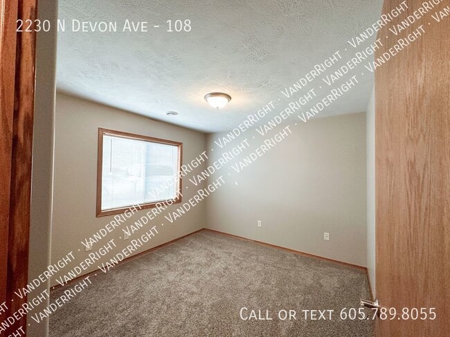 Building Photo - 2 Bedroom 1 Bathroom TEA Apartment!