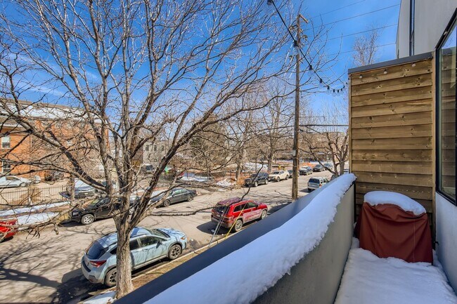 Building Photo - Breathtaking 2 bed, 3 bath Curtis Park Tow...
