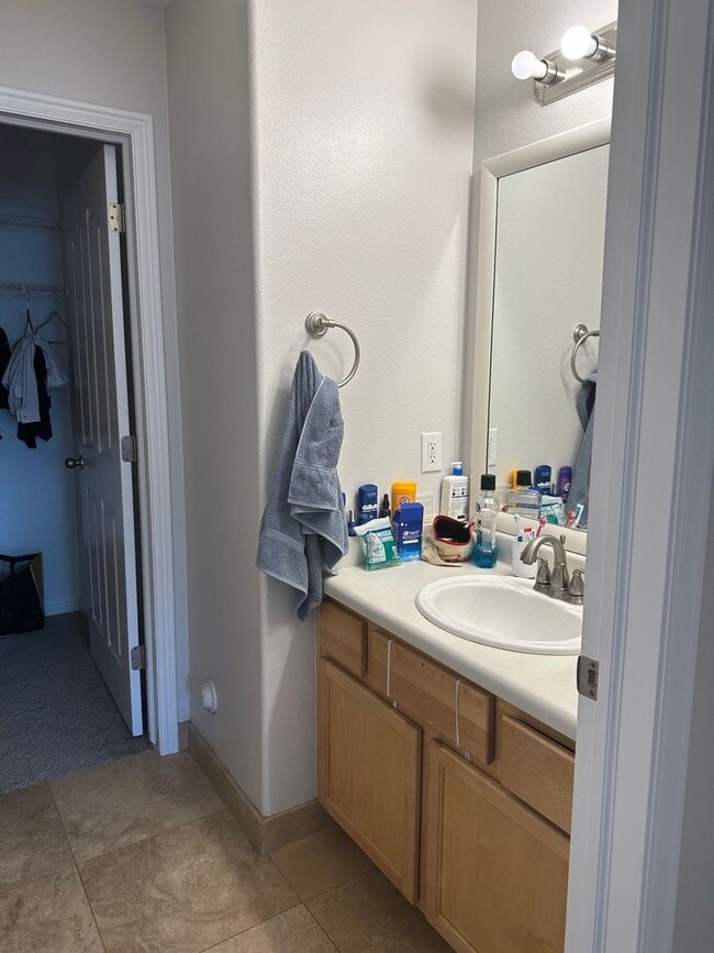 Building Photo - 2 Bed 2 bath bottom unit condo in Orem