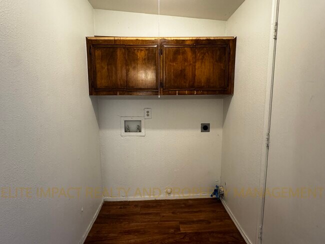 Building Photo - 1841 W Dominy Rd