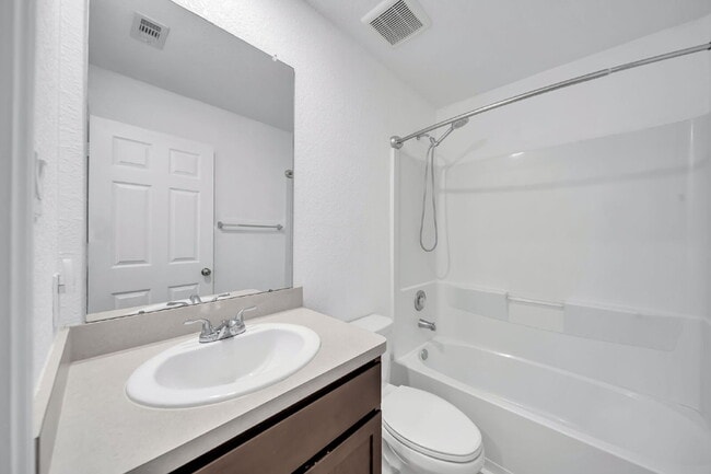 Building Photo - Like-new three bedroom single story home featuring a spacious open floor plan ideal for modern li...