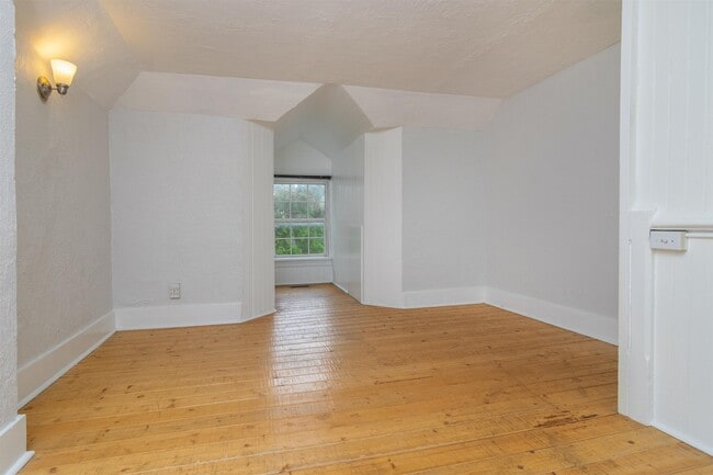Building Photo - 237 S 900 E