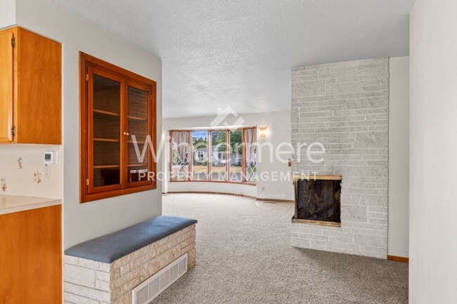 Building Photo - 2115 W Kiernan Ave
