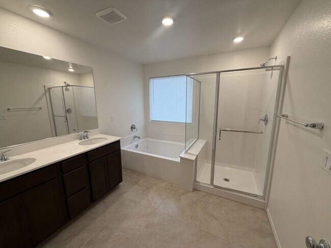 Building Photo - Stunning 4-Bedroom Home with Loft & Den – Spacious and Move-In Ready!