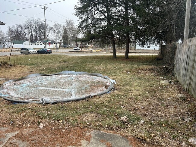 Building Photo - 2 Bedroom House