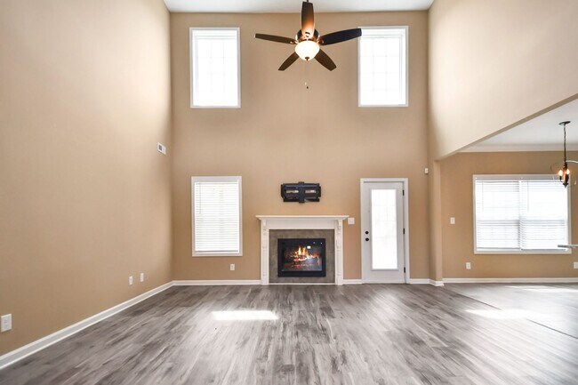 Building Photo - Pet Friendly Four Bedroom!