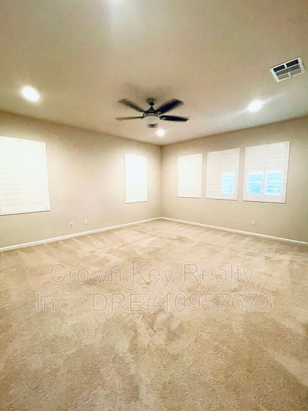 Building Photo - 611 W Strauss Dr