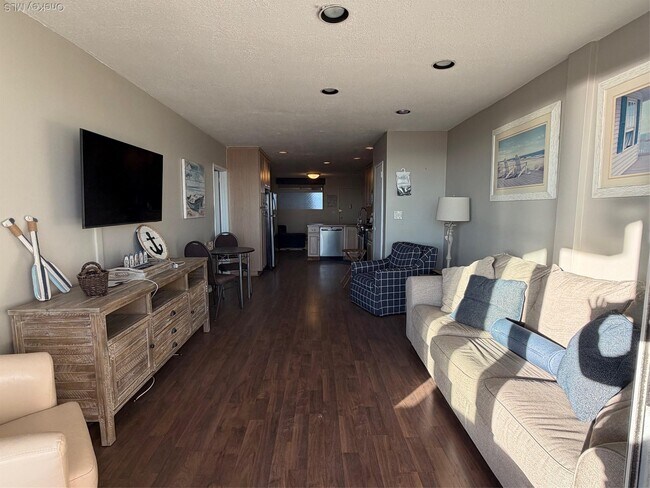 Building Photo - 830 Shore 2O