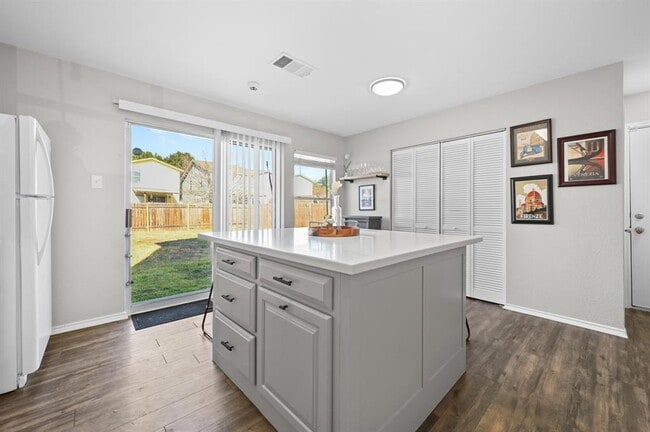 Building Photo - 13404 Coomes Dr