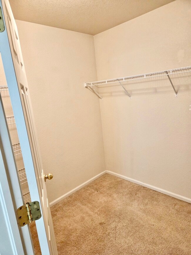 Building Photo - 12651 Jersey Cir E