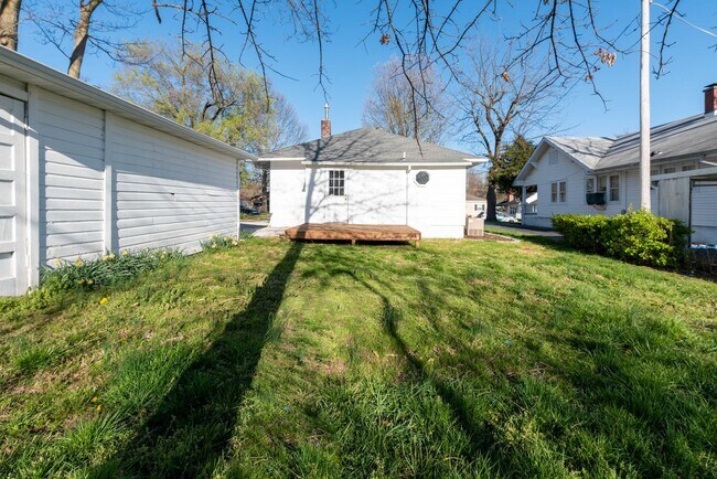 Building Photo - Available May 15!