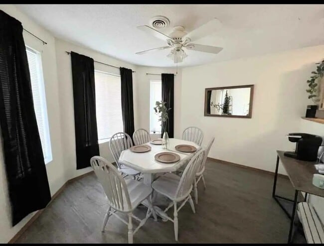 Building Photo - 2425 Bostrom Ct