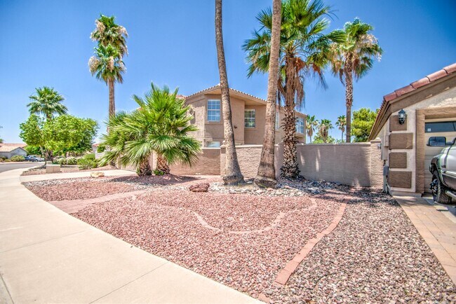 Building Photo - 4bd, 3ba on Arrowhead Golf Course!