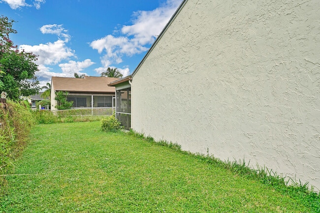 Building Photo - 113 Pinewood Ct