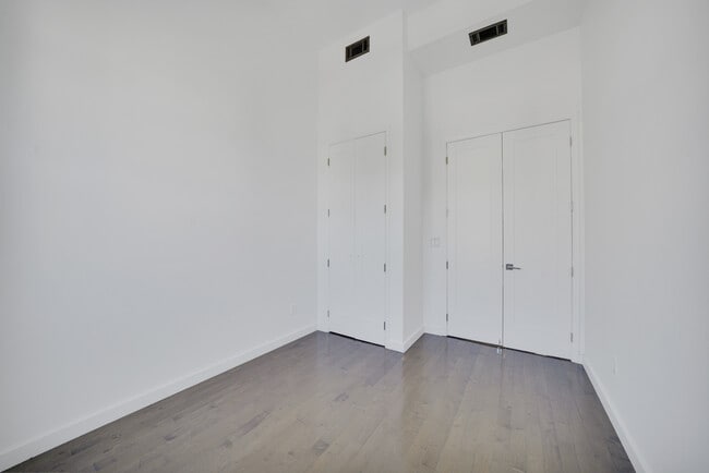 Building Photo - 1106 Halsey St