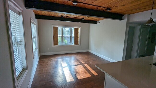 Building Photo - 192 Raymond St