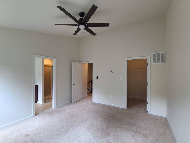 Building Photo - 3-Story Townhouse with Attached Garage in ...