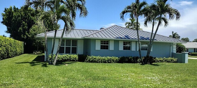 Building Photo - 9583 SE Little Club Way S