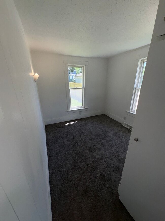 Building Photo - Move-In Ready Home in Waterloo