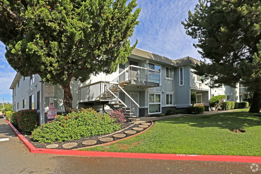 Primary Photo - Heatherwood Apartments