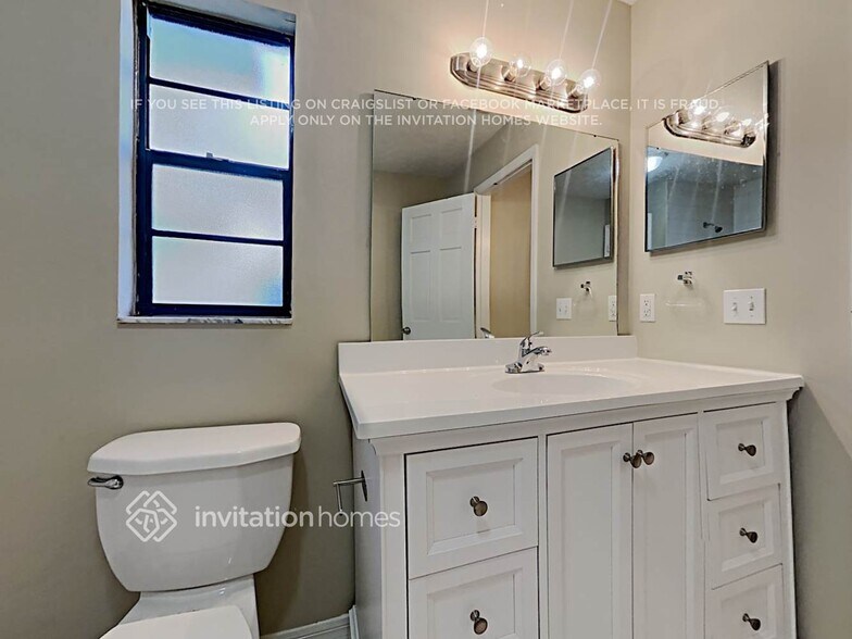 Building Photo - 709 Foxglove Pl