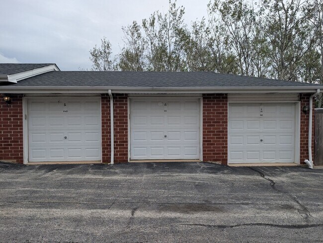 Building Photo - 16671 Liberty Cir