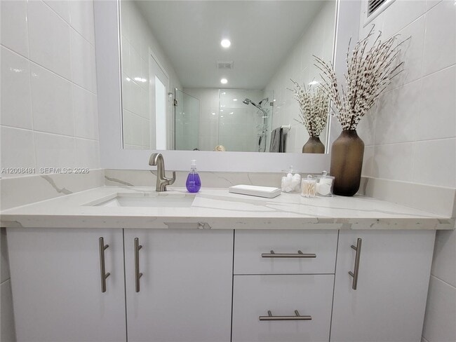 Building Photo - 3505 S Ocean Dr