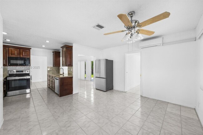 Building Photo - 3925 NW 19th Ave