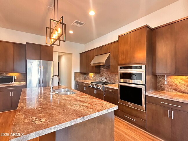 Building Photo - 9671 E Horizon Dr