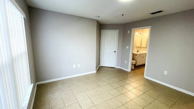 Building Photo - 3702 Palm Desert Ln