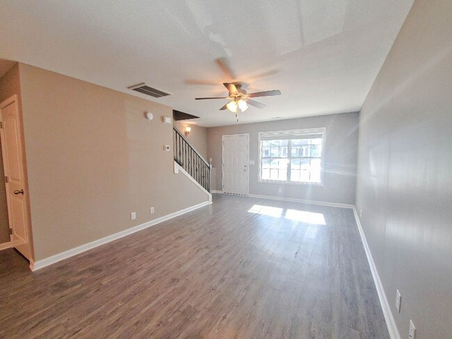 Building Photo - Pet Friendly Two Bedroom!