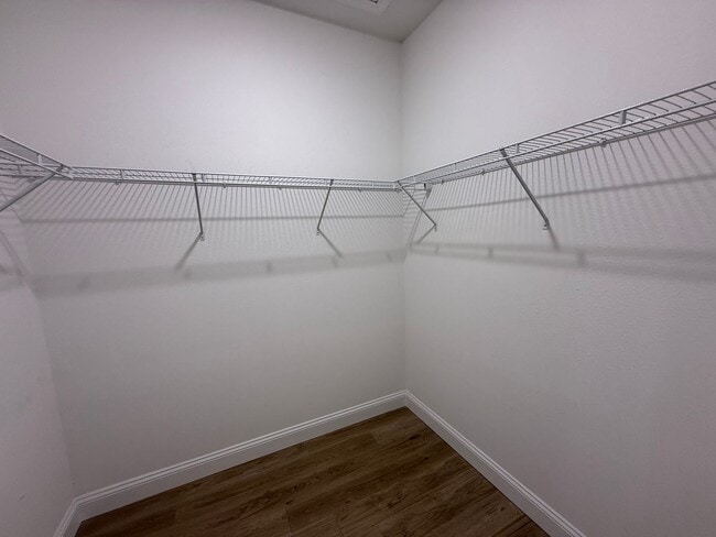 Building Photo - Beautiful 4 bedroom 2 bathroom home