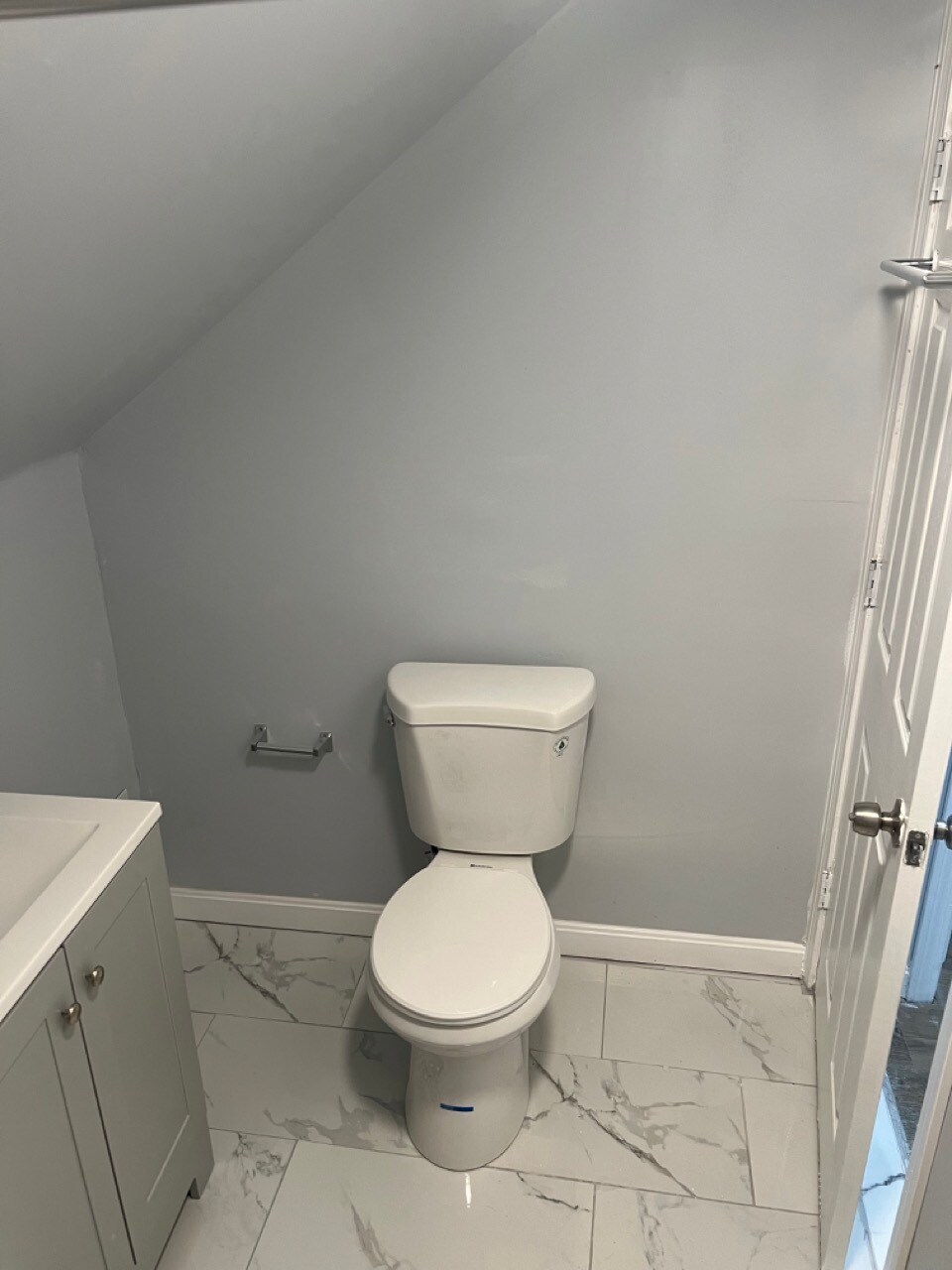 2nd Floor Full Bath - 49 Elder St