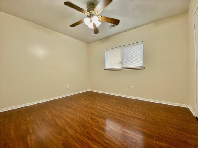 Building Photo - 20334 Linden Tree Dr