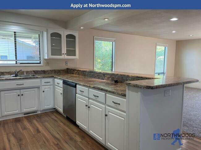 Building Photo - ***MOVE IN SPECIAL $600 off First Month's ...